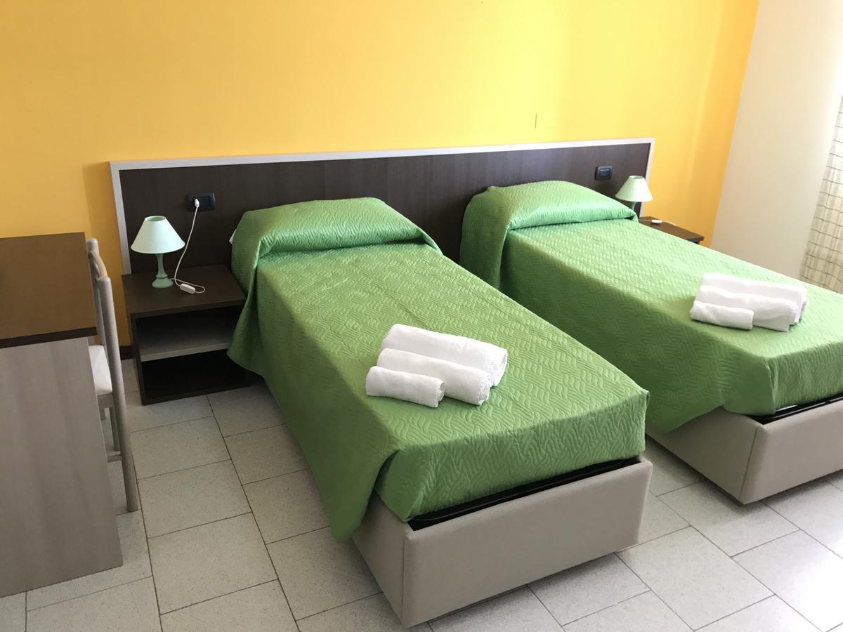 Hotel Marina باديسي المظهر الخارجي الصورة